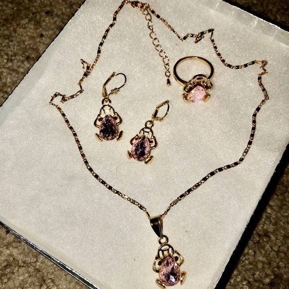 FROG DESIGNED NECKLACE/EARRINGS/RING SET - Picture 3 of 4